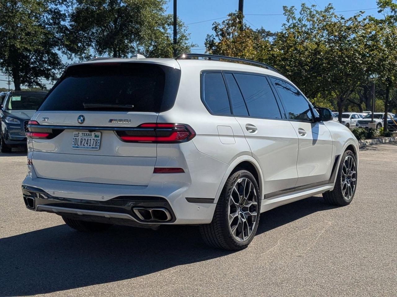 2023 BMW X7 M60i