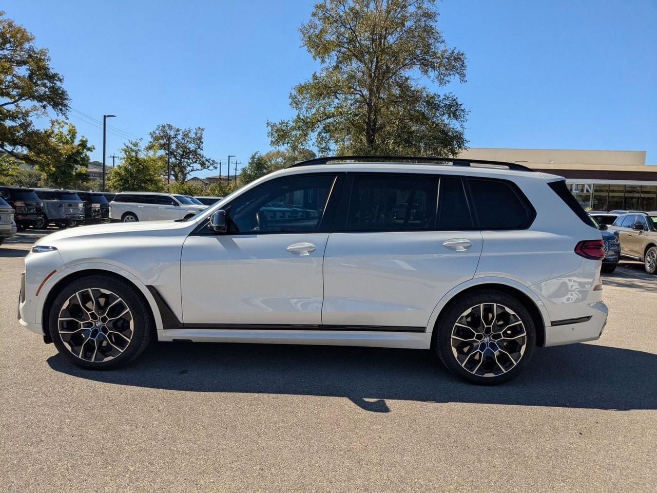 2023 BMW X7 M60i