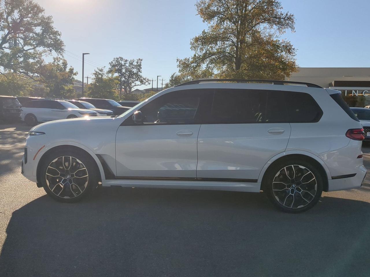 2023 BMW X7 M60i