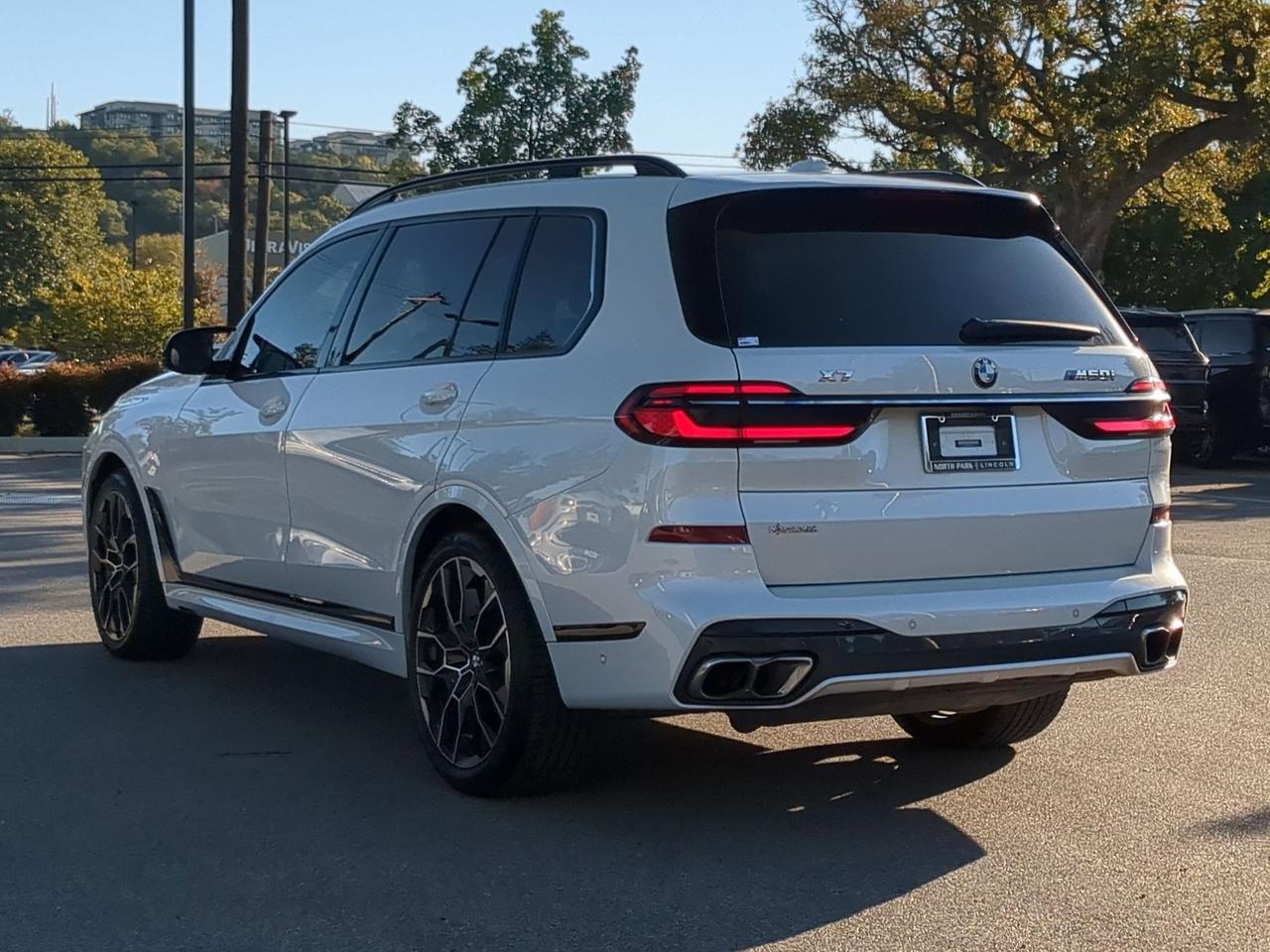 2023 BMW X7 M60i