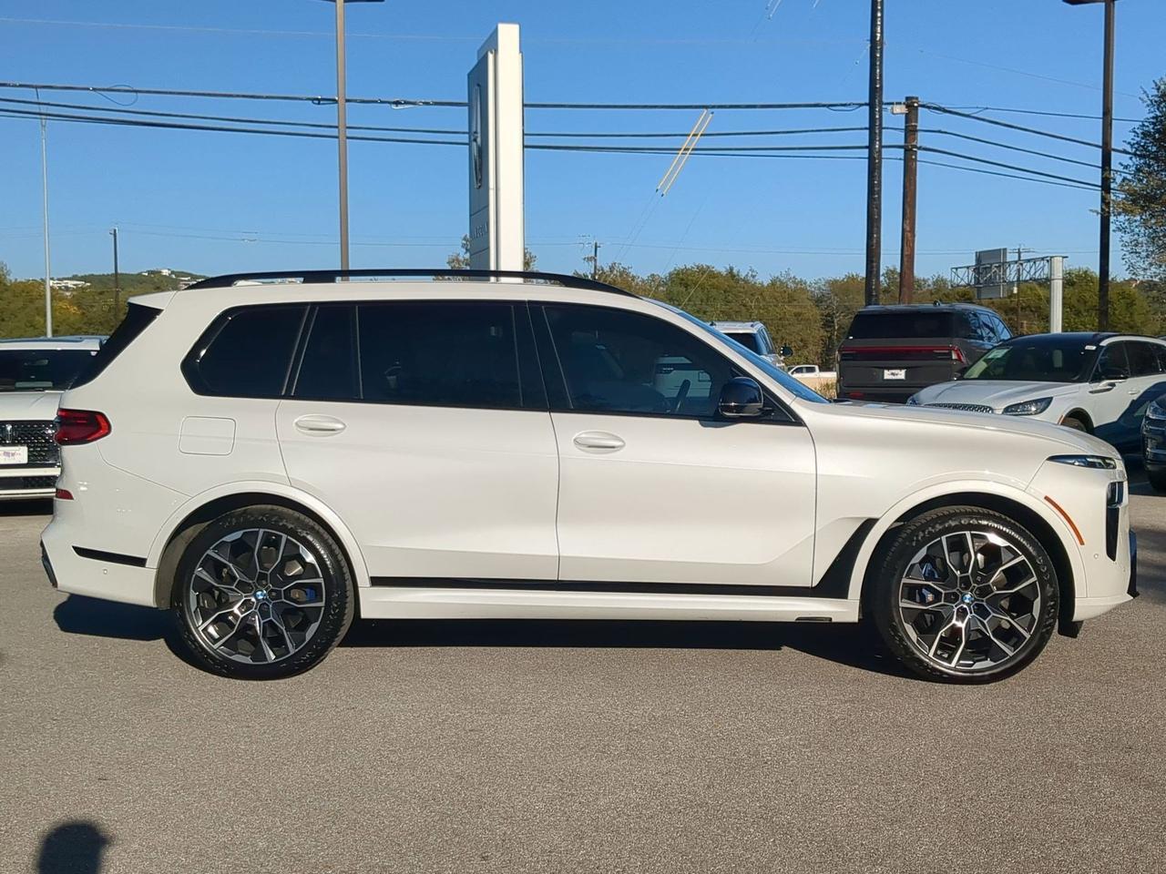 2023 BMW X7 M60i