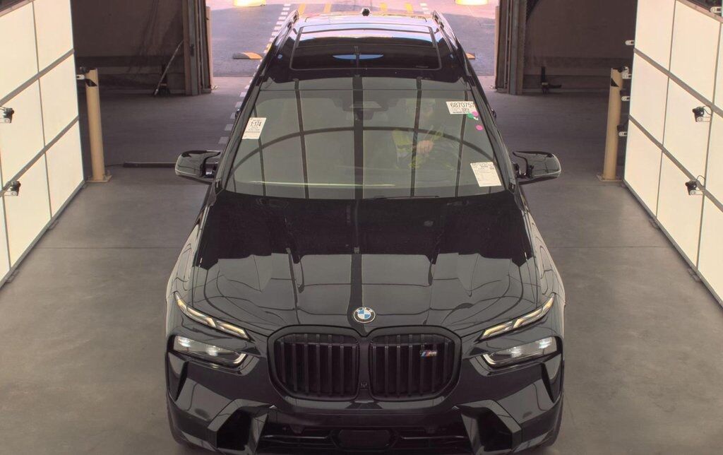 2023 BMW X7 M60i