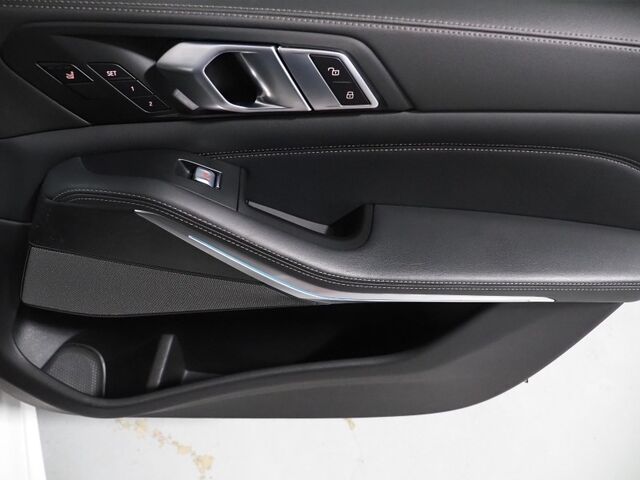 2023 BMW X7 xDrive40i AWD *M SPORT PKG, EXECUTIVE PKG, DRIVING ASSIST PRO, HEADS-UP DISPLAY, NAVIGATION, ADAPTIVE CRUISE, 360 CAMERAS, PANO SKY LOUNGE ROOF, MERINO LEATHER, CLIMATE SEATS, 2ND ROW CAPTAINS, HARMAN/KARDON Round Rock TX