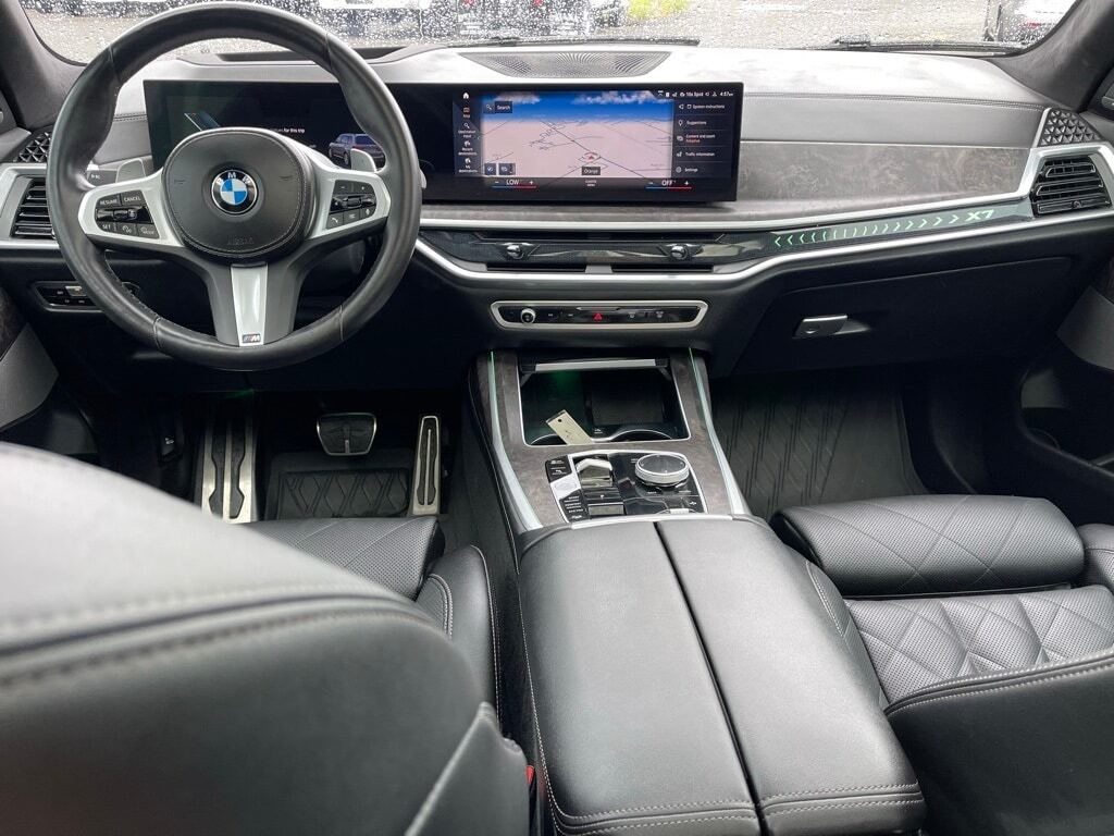 2023 BMW X7 xDrive40i Orange MA