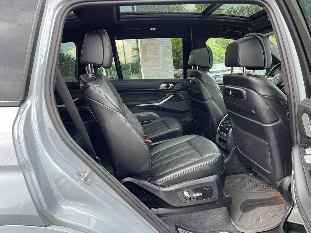 2023 BMW X7 xDrive40i Orange MA