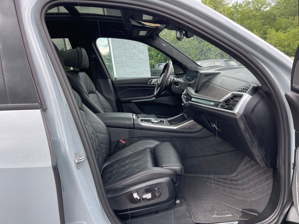 2023 BMW X7 xDrive40i Orange MA