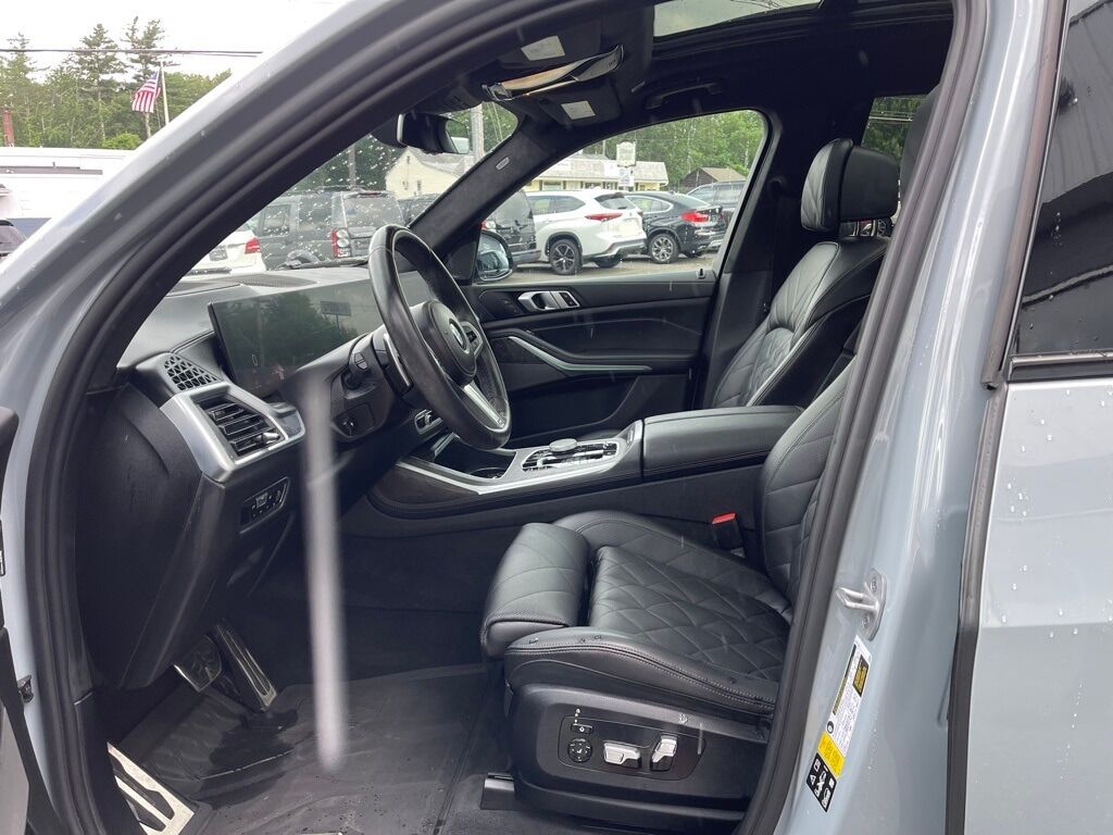 2023 BMW X7 xDrive40i Orange MA