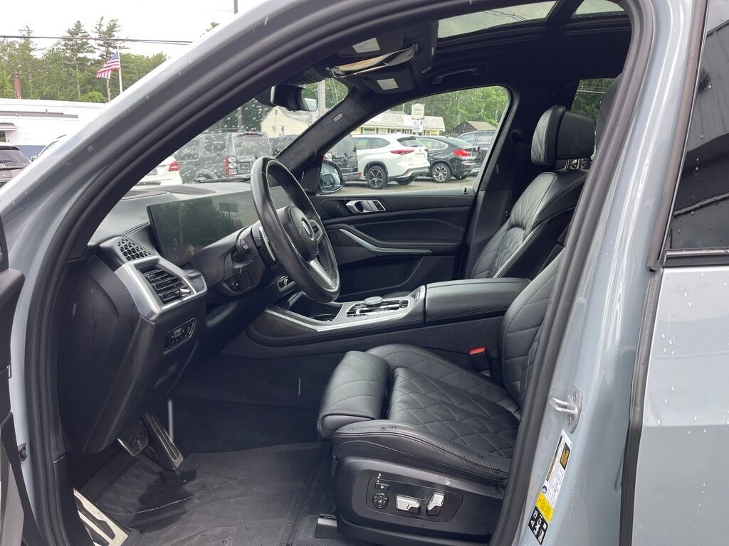 2023 BMW X7 xDrive40i Orange MA