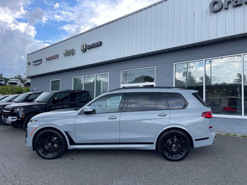 2023 BMW X7 xDrive40i Orange MA