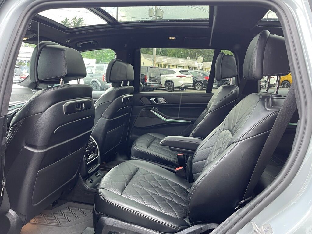 2023 BMW X7 xDrive40i Orange MA