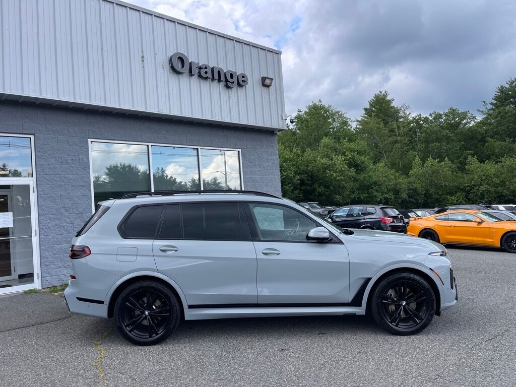 2023 BMW X7 xDrive40i Orange MA