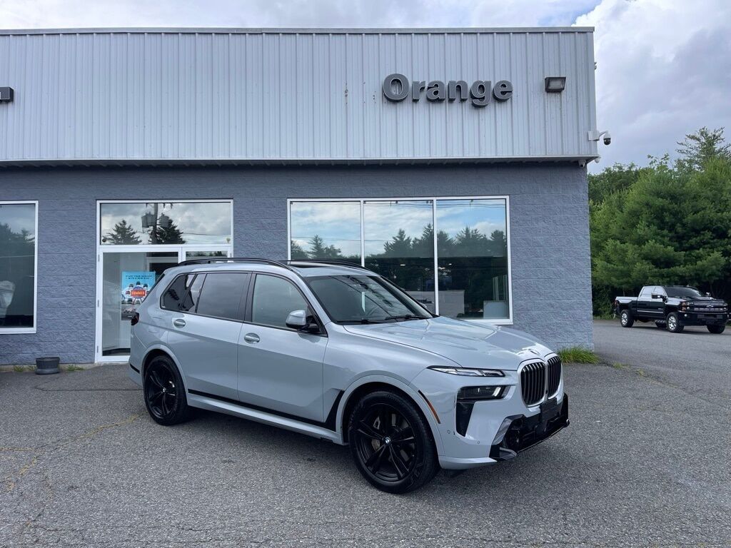 2023 BMW X7 xDrive40i Orange MA