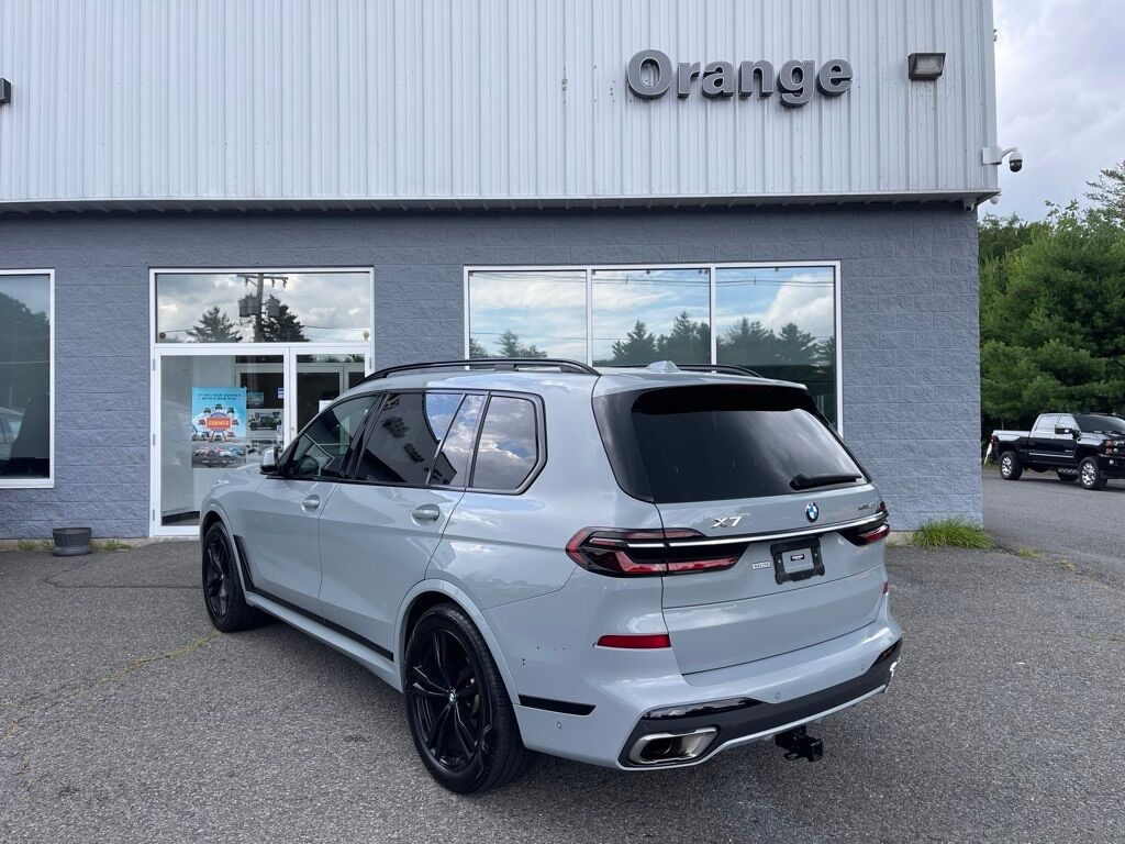 2023 BMW X7 xDrive40i Orange MA