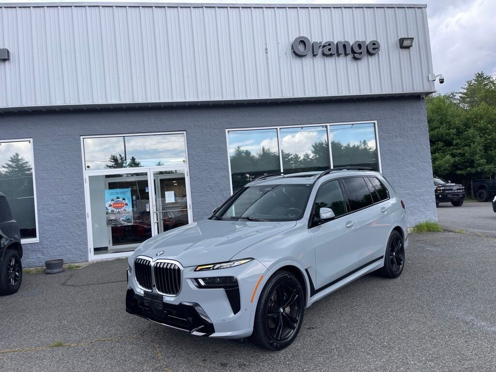 2023 BMW X7 xDrive40i Orange MA