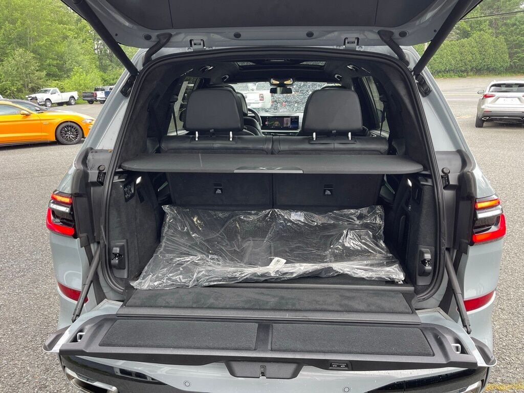 2023 BMW X7 xDrive40i Orange MA