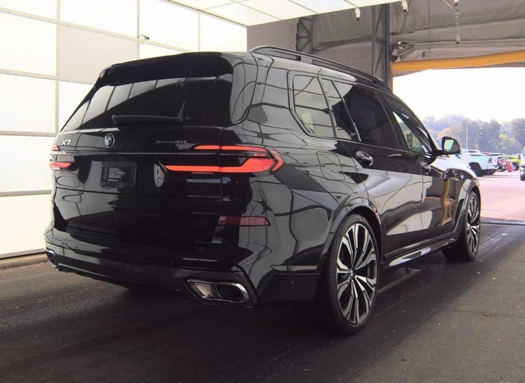 2023 BMW X7 xDrive40i M Sport Package 2nd Row Captain&apos;s Chairs Portland OR