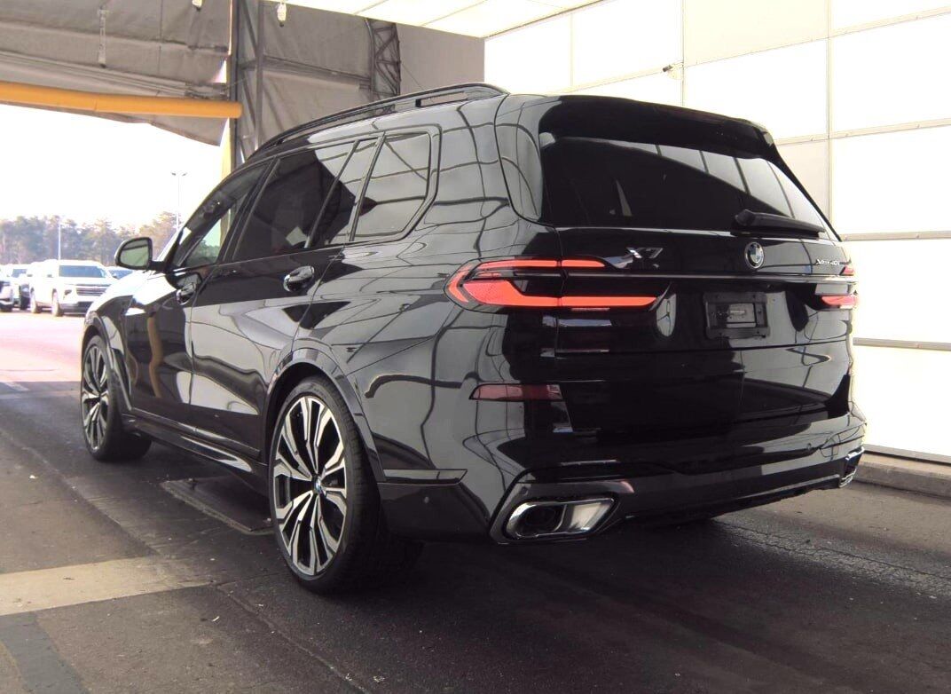 2023 BMW X7 xDrive40i M Sport Package 2nd Row Captain&apos;s Chairs Portland OR
