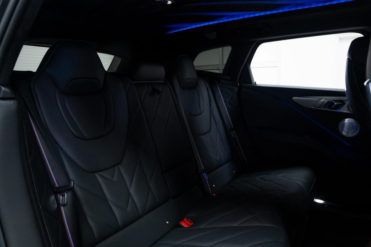 2023 BMW XM 1 Owner Bowers &amp; Wilkins Sound Massage Seats Portland OR