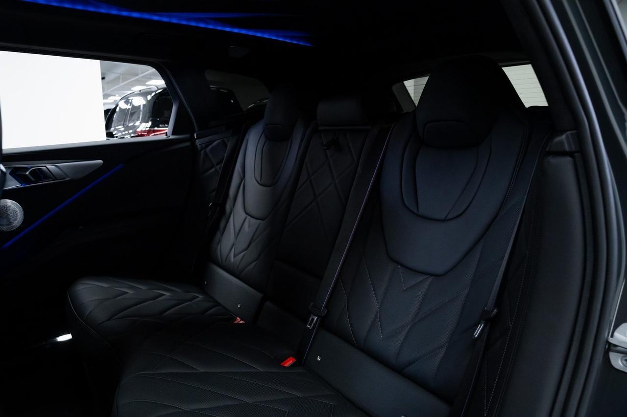 2023 BMW XM 1 Owner Bowers &amp; Wilkins Sound Massage Seats Portland OR