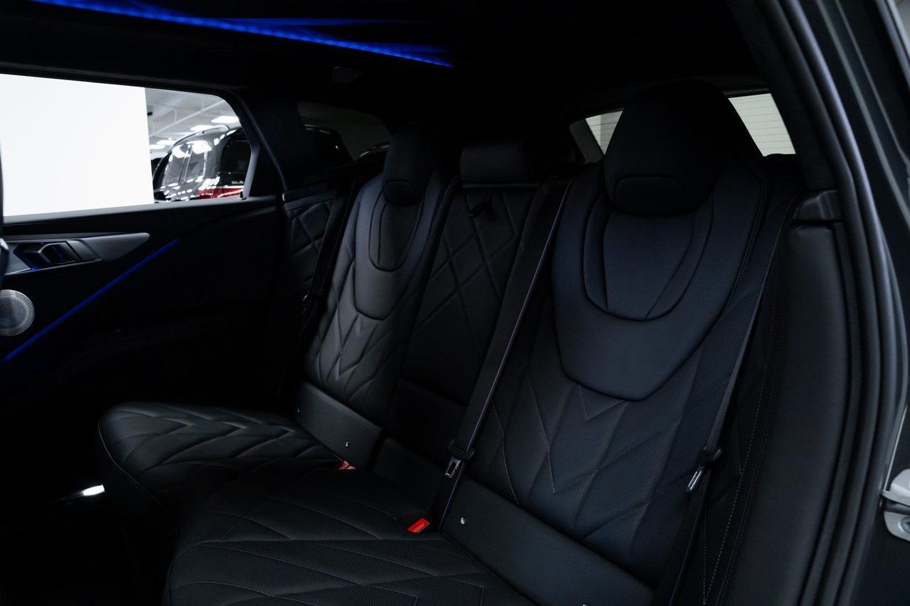 2023 BMW XM 1 Owner Bowers &amp; Wilkins Sound Massage Seats Portland OR