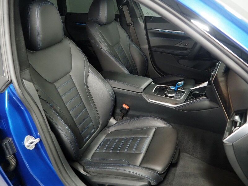 2023 BMW i4 M50 Gran Coupe AWD *M CARBON EXTERIOR PKG, HEADS-UP DISPLAY, NAVIGATION, ADAPTIVE CRUISE, SAFETY ALERTS, 360 CAMERAS, MOONROOF, VERNASCA LEATHER, HEATED SEATS/STEERING, 20 INCH WHEELS, HARMAN/KARDON, WIRELESS CHARGING