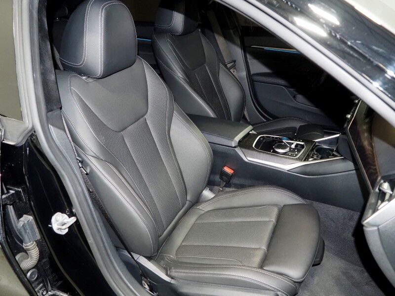 2023 BMW i4 eDrive35 Gran Coupe *DRIVING ASSIST PRO, HEADS-UP DISPLAY, NAVIGATION, CURVED DISPLAY, ADAPTIVE CRUISE, SAFETY ALERTS, 360 CAMERAS, MOONROOF, HEATED SEATS/STEERING, 19 INCH WHEELS, HARMAN/KARDON, ANDROID & APPLE