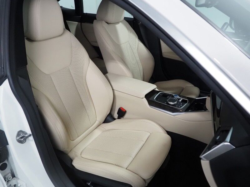 2023 BMW i4 eDrive35 Gran Coupe *HEADS-UP DISPLAY, NAVIGATION, CURVED DISPLAY, ADAPTIVE CRUISE, SAFETY ALERTS, 360 CAMERAS, MOONROOF, HEATED SEATS/STEERING, HARMAN/KARDON, WIRELESS CHARGING, ANDROID & APPLE