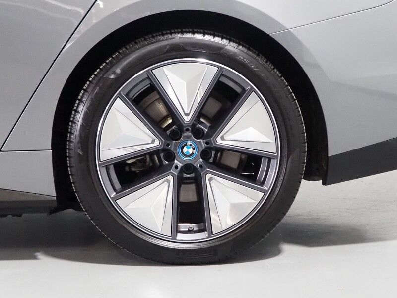 2023 BMW i4 eDrive35 Gran Coupe *HEADS-UP DISPLAY, NAVIGATION, CURVED DISPLAY, ADAPTIVE CRUISE, SAFETY ALERTS, BACKUP-CAMERA, MOONROOF, HEATED SEATS/STEERING, HARMAN/KARDON, WIRELESS CHARGING, ANDROID & APPLE Round Rock TX