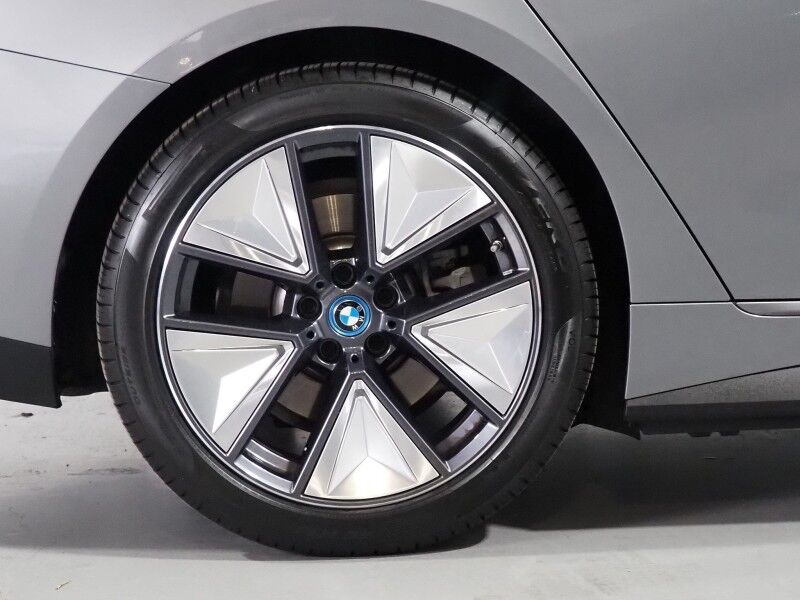 2023 BMW i4 eDrive35 Gran Coupe *HEADS-UP DISPLAY, NAVIGATION, CURVED DISPLAY, ADAPTIVE CRUISE, SAFETY ALERTS, BACKUP-CAMERA, MOONROOF, HEATED SEATS/STEERING, HARMAN/KARDON, WIRELESS CHARGING, ANDROID & APPLE Round Rock TX