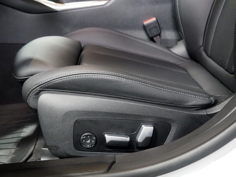 2023 BMW i4 eDrive35 Gran Coupe *HEADS-UP DISPLAY, NAVIGATION, CURVED DISPLAY, SAFETY ALERTS, 360 CAMERAS, MOONROOF, HEATED SEATS/STEERING, COMFORT ACCESS, POWER LIFTGATE, 19 INCH WHEELS, HARMAN/KARDON, WIRELESS CHARGING, ANDROID & APPLE Round Rock TX