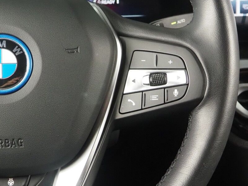 2023 BMW i4 eDrive35 Gran Coupe *HEADS-UP DISPLAY, NAVIGATION, CURVED DISPLAY, SAFETY ALERTS, 360 CAMERAS, MOONROOF, HEATED SEATS/STEERING, COMFORT ACCESS, POWER LIFTGATE, 19 INCH WHEELS, WIRELESS CHARGING, ANDROID & APPLE Round Rock TX