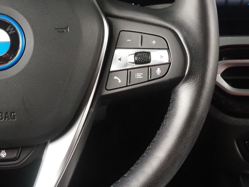 2023 BMW i4 eDrive35 Gran Coupe *HEADS-UP DISPLAY, NAVIGATION, CURVED DISPLAY, SAFETY ALERTS, 360 CAMERAS, MOONROOF, HEATED SEATS/STEERING, COMFORT ACCESS, POWER LIFTGATE, 19 INCH WHEELS, WIRELESS CHARGING, ANDROID & APPLE Round Rock TX