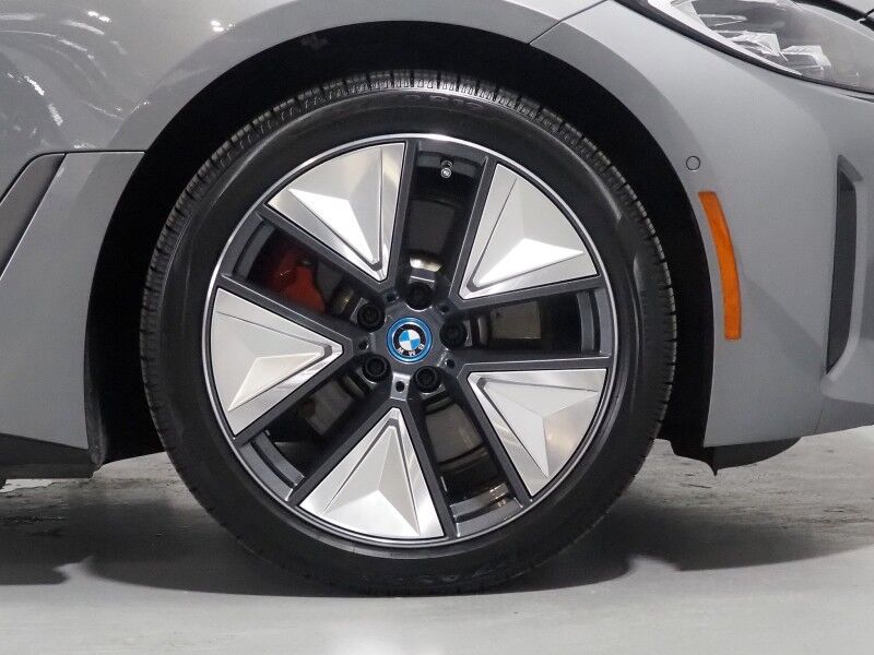 2023 BMW i4 eDrive35 Gran Coupe *HEADS-UP DISPLAY, NAVIGATION, CURVED DISPLAY, SAFETY ALERTS, 360 CAMERAS, MOONROOF, LEATHER, HEATED SEATS/STEERING, COMFORT ACCESS, 19 INCH WHEELS, HARMAN/KARDON, WIRELESS CHARGING, ANDROID & APPLE Round Rock TX