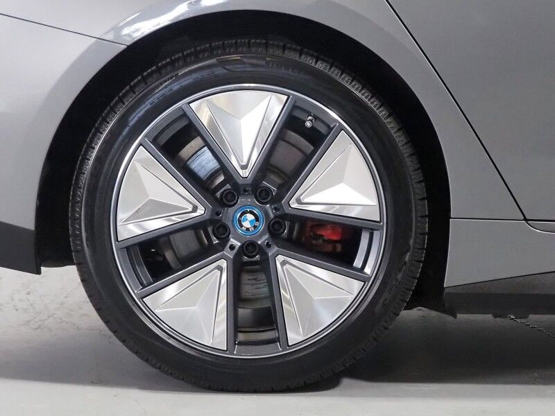 2023 BMW i4 eDrive35 Gran Coupe *HEADS-UP DISPLAY, NAVIGATION, CURVED DISPLAY, SAFETY ALERTS, 360 CAMERAS, MOONROOF, LEATHER, HEATED SEATS/STEERING, COMFORT ACCESS, 19 INCH WHEELS, HARMAN/KARDON, WIRELESS CHARGING, ANDROID & APPLE Round Rock TX
