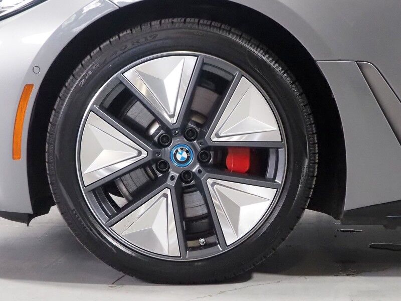 2023 BMW i4 eDrive35 Gran Coupe *HEADS-UP DISPLAY, NAVIGATION, CURVED DISPLAY, SAFETY ALERTS, 360 CAMERAS, MOONROOF, LEATHER, HEATED SEATS/STEERING, COMFORT ACCESS, 19 INCH WHEELS, HARMAN/KARDON, WIRELESS CHARGING, ANDROID & APPLE Round Rock TX