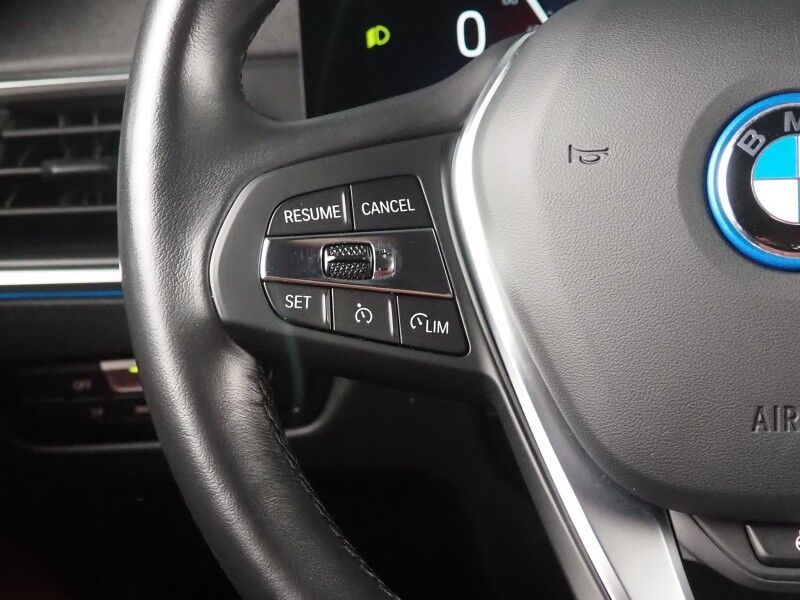 2023 BMW i4 eDrive35 Gran Coupe *HEADS-UP DISPLAY, NAVIGATION, CURVED DISPLAY, SAFETY ALERTS, 360 CAMERAS, MOONROOF, LEATHER, HEATED SEATS/STEERING, COMFORT ACCESS, 19 INCH WHEELS, HARMAN/KARDON, WIRELESS CHARGING, ANDROID & APPLE Round Rock TX