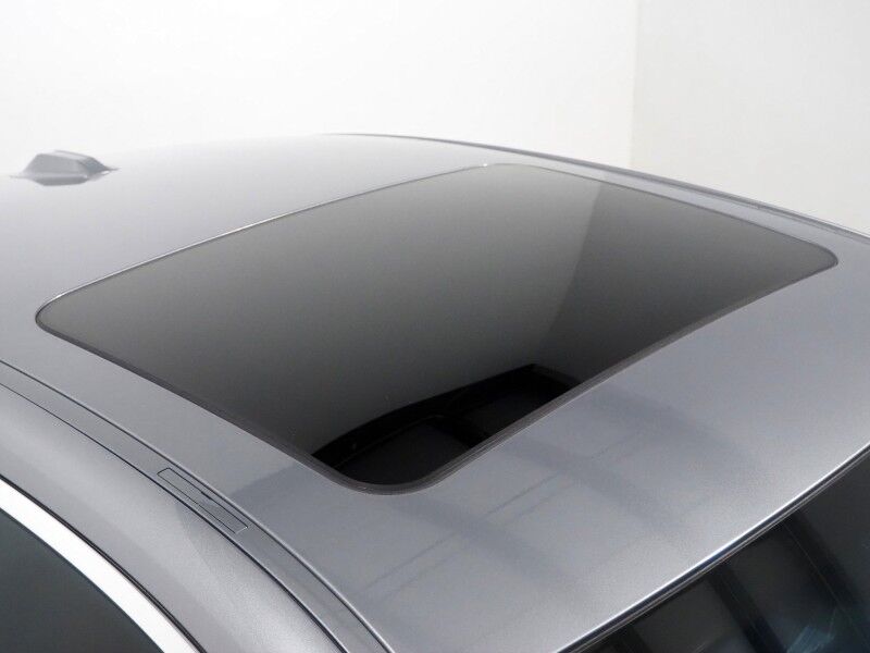 2023 BMW i4 eDrive35 Gran Coupe *HEADS-UP DISPLAY, NAVIGATION, CURVED DISPLAY, SAFETY ALERTS, 360 CAMERAS, MOONROOF, LEATHER, HEATED SEATS/STEERING, COMFORT ACCESS, 19 INCH WHEELS, HARMAN/KARDON, WIRELESS CHARGING, ANDROID & APPLE Round Rock TX