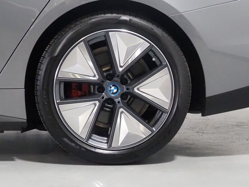 2023 BMW i4 eDrive35 Gran Coupe *HEADS-UP DISPLAY, NAVIGATION, CURVED DISPLAY, SAFETY ALERTS, 360 CAMERAS, MOONROOF, LEATHER, HEATED SEATS/STEERING, COMFORT ACCESS, 19 INCH WHEELS, HARMAN/KARDON, WIRELESS CHARGING, ANDROID & APPLE Round Rock TX