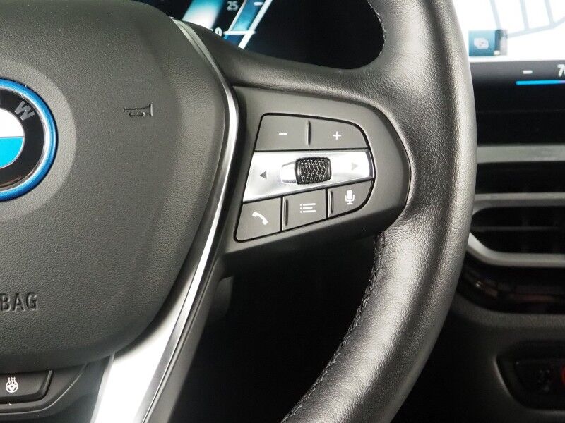2023 BMW i4 eDrive40 Gran Coupe *HEADS-UP DISPLAY, NAVIGATION, CURVED DISPLAY, SAFETY ALERTS, 360 VIEW CAMERAS, MOONROOF, HEATED SEATS/STEERING, HARMAN/KARDON, WIRELESS CHARGING, ANDROID & APPLE Round Rock TX