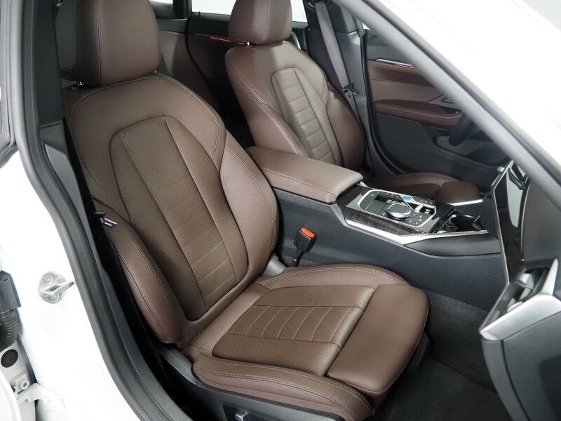 2023 BMW i4 eDrive40 Gran Coupe *HEADS-UP DISPLAY, NAVIGATION, CURVED DISPLAY, SAFETY ALERTS, 360 VIEW CAMERAS, MOONROOF, VERNASCA LEATHER, CLIMATE SEATS, HEATED STEERING, HARMAN/KARDON, ANDROID & APPLE