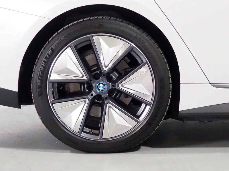 2023 BMW i4 eDrive40 Gran Coupe *HEADS-UP DISPLAY, NAVIGATION, CURVED DISPLAY, SAFETY ALERTS, 360 VIEW CAMERAS, MOONROOF, VERNASCA LEATHER, CLIMATE SEATS, HEATED STEERING, HARMAN/KARDON, ANDROID & APPLE Round Rock TX