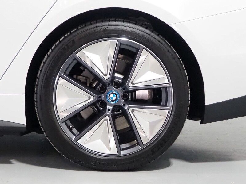 2023 BMW i4 eDrive40 Gran Coupe *HEADS-UP DISPLAY, NAVIGATION, CURVED DISPLAY, SAFETY ALERTS, 360 VIEW CAMERAS, MOONROOF, VERNASCA LEATHER, CLIMATE SEATS, HEATED STEERING, HARMAN/KARDON, ANDROID & APPLE Round Rock TX