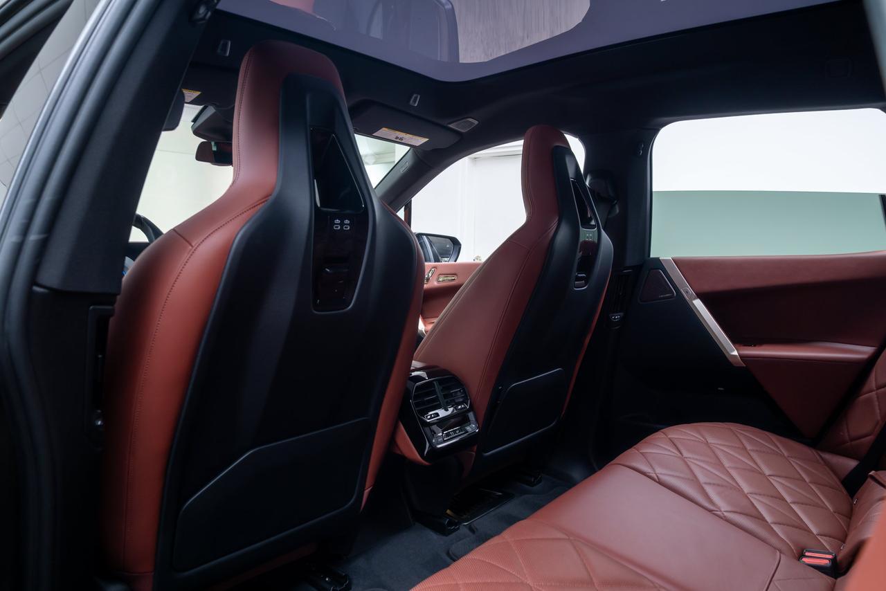 2023 BMW iX M60 1 Owner / Executive Package / Radiant Heating Pack Portland OR