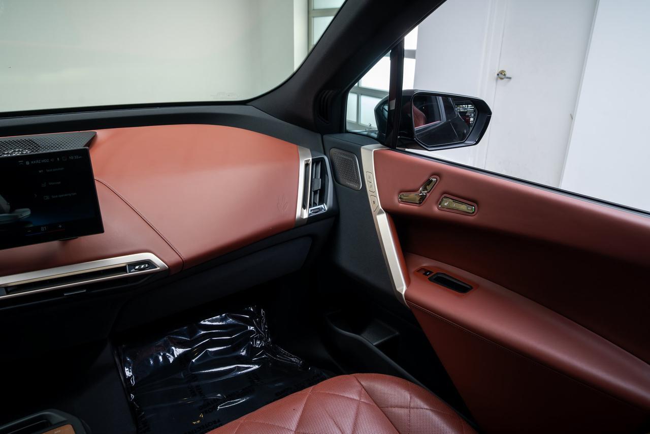 2023 BMW iX M60 1 Owner / Executive Package / Radiant Heating Pack Portland OR