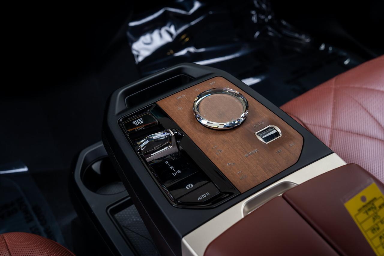 2023 BMW iX M60 1 Owner / Executive Package / Radiant Heating Pack Portland OR