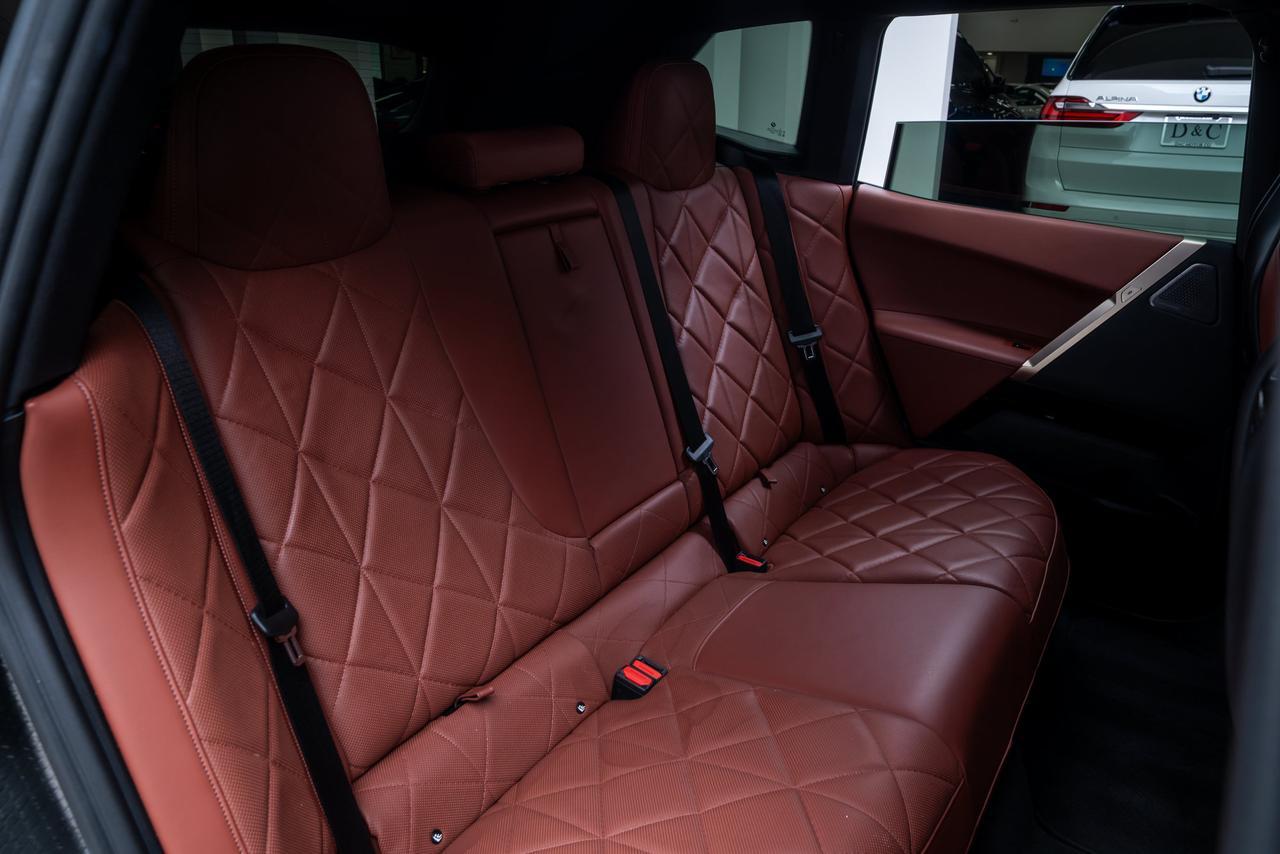 2023 BMW iX M60 1 Owner / Executive Package / Radiant Heating Pack Portland OR
