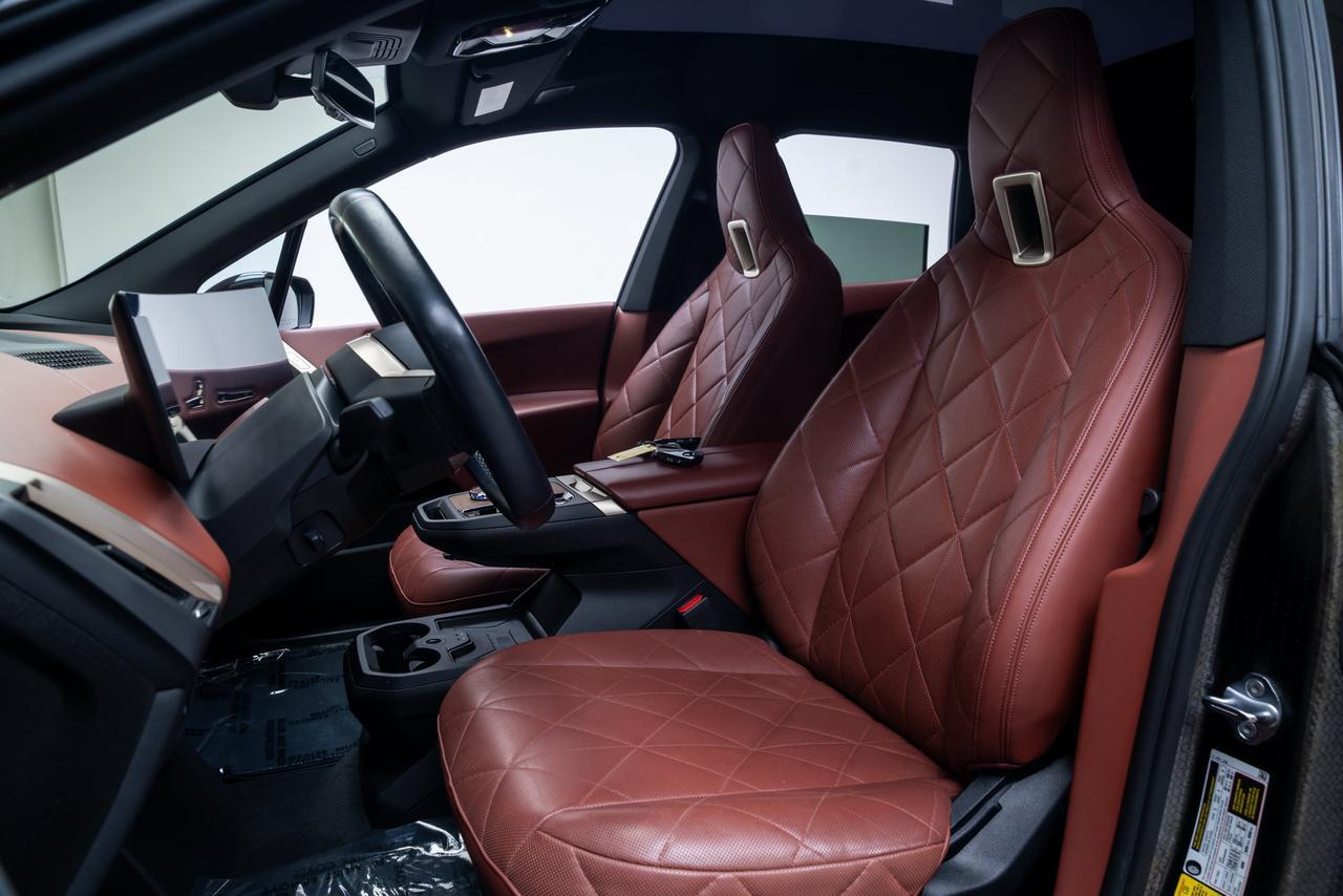 2023 BMW iX M60 1 Owner / Executive Package / Radiant Heating Pack Portland OR