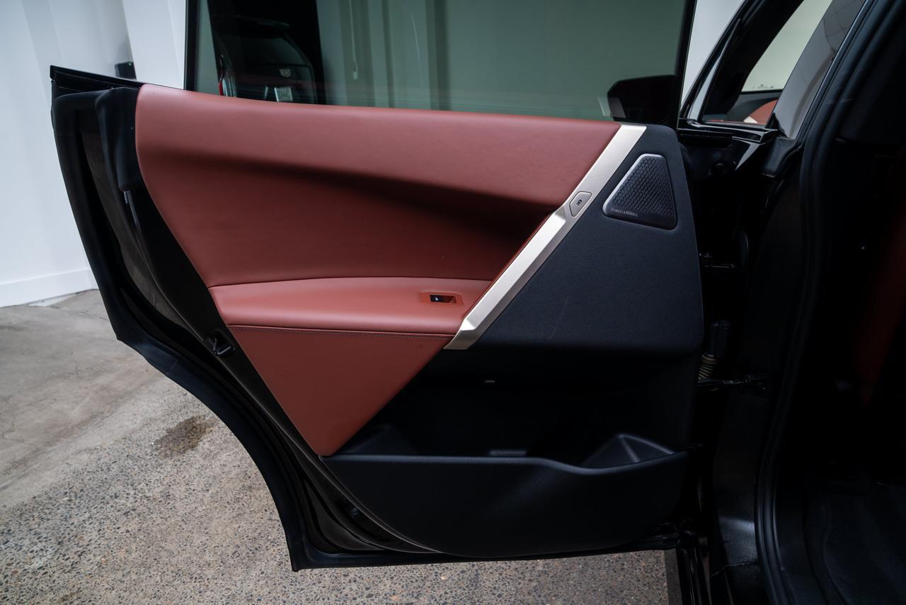 2023 BMW iX M60 1 Owner / Executive Package / Radiant Heating Pack Portland OR