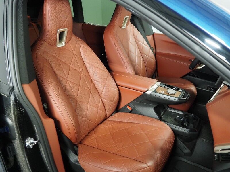 2023 BMW iX M60 *LUXURY PKG, DRIVING ASSIST PRO PKG, HEADS-UP DISPLAY, NAVIGATION, ADAPTIVE CRUISE, 360 CAMERAS, PANO ECLIPSING ROOF, LEATHER, CLIMATE/MULTI-FUNCTION SEATS, BOWERS & WILKINS, WIRELESS CHARGING, ANDROID & APPLE