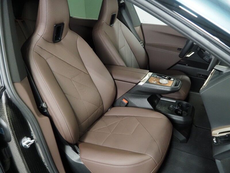 2023 BMW iX xDrive50 AWD *SPORT PKG, PREMIUM PKG, DRIVING ASSIST PRO PKG, HEADS-UP DISPLAY, NAVIGATION, ADAPTIVE CRUISE, SAFETY ALERTS, 360 VIEW CAMERAS, PANO ECLIPSING GLASS ROOF, CLIMATE SEATS, HARMAN/KARDON, WIRELESS CHARGING